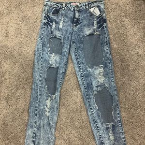 Destroyed jeans